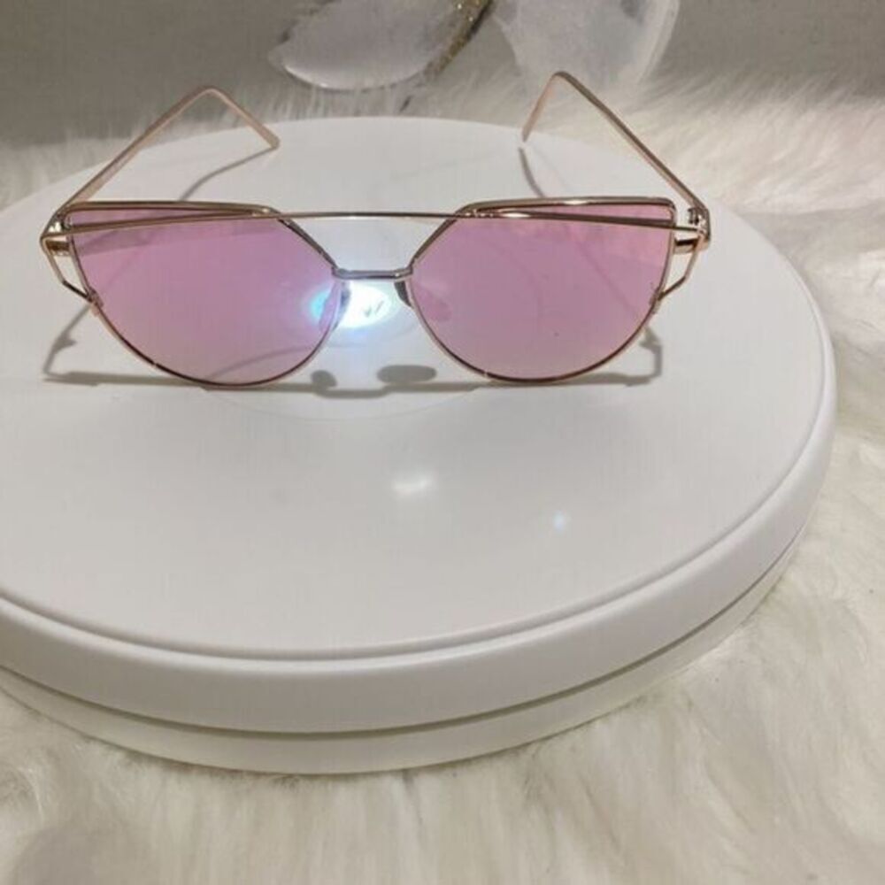 Woman’s Mirror Sunglasses